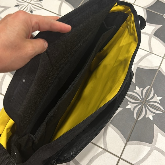 Classic Manhattan Portage Messenger Bag for work, school or travel. - Picture 6 of 14